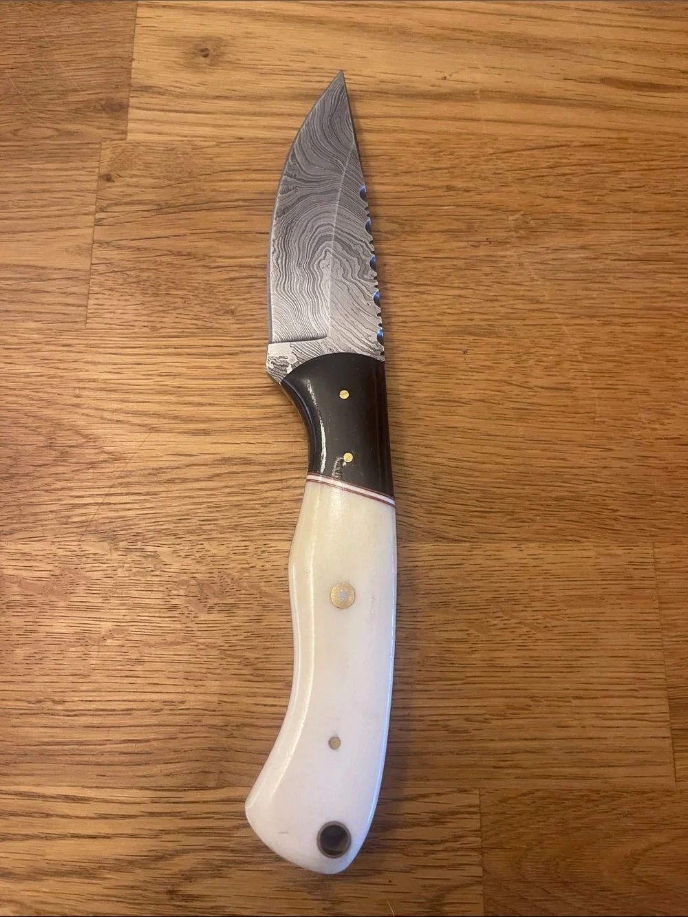 White Handle Damascus Fixed Blade Knife – Elegant Hunting & Utility Knife